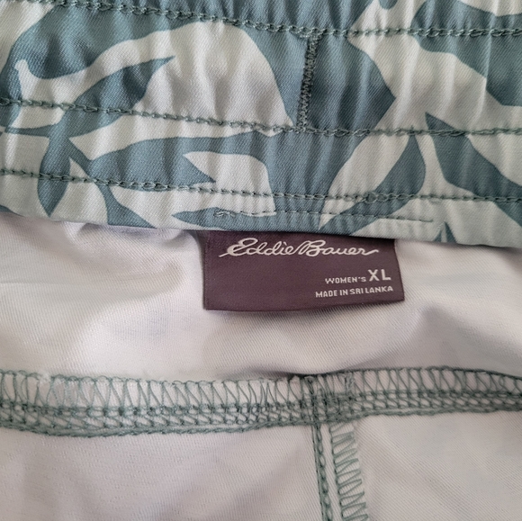 Eddie Bauer Swim Coverup Shorts with Pockets - Picture 4 of 5